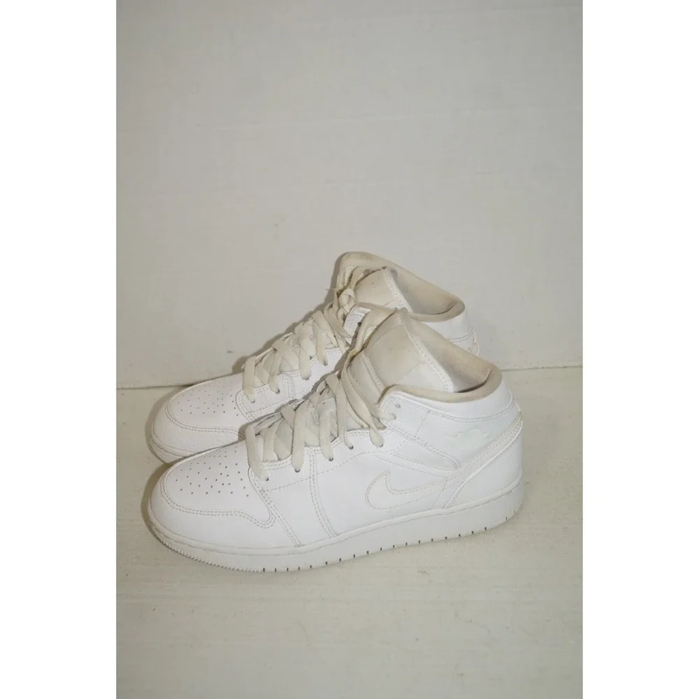 Nike Air Jordan 1 Mid GS Triple White 554725 130 Size 7Y